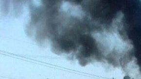 Queman autos para bloquear carreteras en Guanajauto,