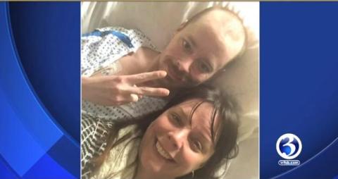 Jay Barrett y su hermana, la concejal Bridgette Hoskie