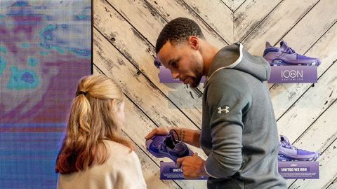 Steph Curry junto con la pequeña Riley que le pidió zapatos para niñas como los suyos.