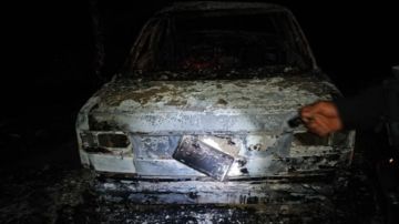 Grupo armado quemó auto del alcalde oaxqueño.