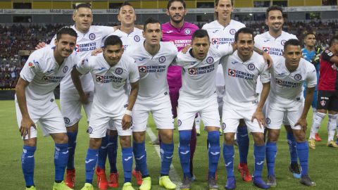 Orbelín Pineda le apretó los genitales a Pablo Aguilar durante la foto oficial