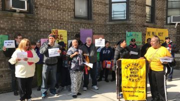 Los residentes del 2701 de Grand Concourse proestaron contra su casero por acoso y abusos