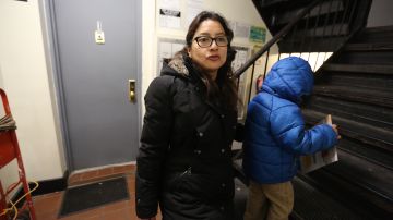 Johana Ibarra, residente de un edificio del Bajo Manhattan, pidió frenar a caseros abusivos