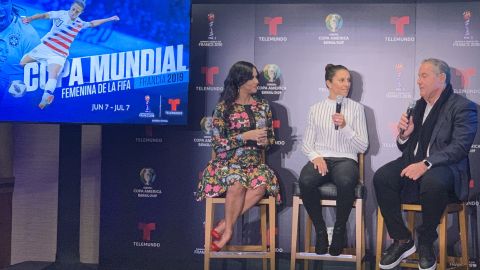 Carlo Lloyd entre Ana Jurka y Andrés Cantor.