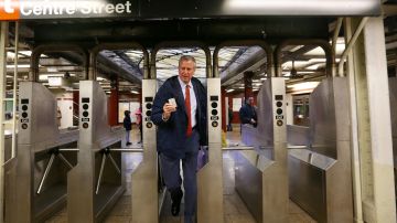 El alcalde Bill de Blasio se subió al Subway para promover "Tarifa de Congestión"
