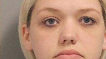 La maestra mantuvo intercambios impropios con el alumno por Snapchat.