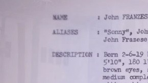 Parte de su grueso expediente