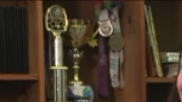 Melissa Salguero enseña música en la escuela "Joseph R. Drake"