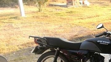 La moto Italika incautada por las autoridades.