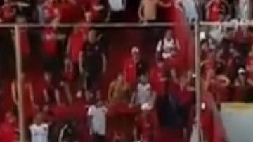 Los hinchas de Newells Old Boys amenazaron a los jugadores del club.