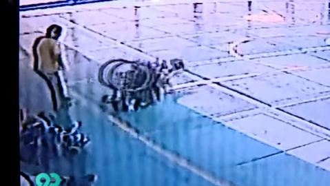 La joven sufrió varias y fuertes heridas en el rostro.