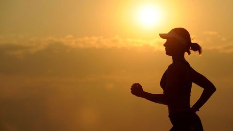 Hay formas de encontrar un equilibrio entre estar en forma y ahorrar.