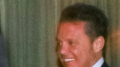 Luis Miguel junto a Mollie Gould.