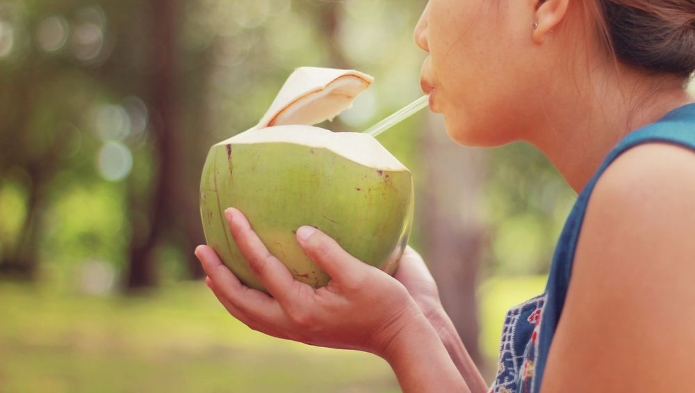¿Por qué el agua de coco ayuda a la gastritis y a tener mejor digestión