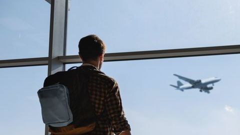 Un joven empresario llamado Matthew Lepre es quien ofrece el puesto.