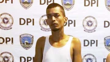 Uno de los detenidos tiene  21 años, y otro, 28.