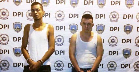 Uno de los detenidos tiene 21 años, y otro, 28.