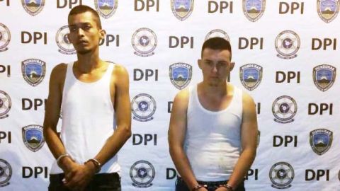 Uno de los detenidos tiene 21 años, y otro, 28.