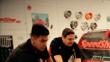 Los chilangos que arreglan un Jaguar MX1 en su primer episodio