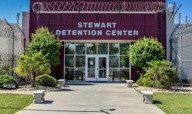 Al escapar del lugar, el hondureño tuvo que saltar tres vallas con alambres de púas.