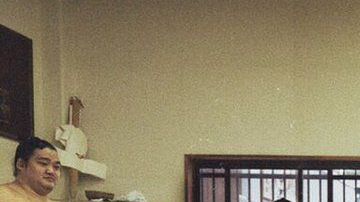 Lukas Podolski enfrentó a al campeón de sumo Hakuho Sho