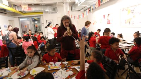 Taller Latinoamericano festeja sus 40 años con una propuesta de edificio ecologico en El Barrio. Director Bernardo Palombo enseñando en el taller.