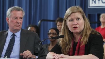 Alcalde Bill de Blasio y NYCHA presidenta interina Kathryn Garcia anuncia plan para inspeccion de 135 mil apartamentos de NYCHA para detectar plomo.