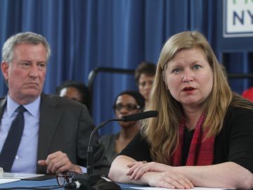 Alcalde Bill de Blasio y NYCHA presidenta interina Kathryn Garcia anuncia plan para inspeccion de 135 mil apartamentos de NYCHA para detectar plomo.