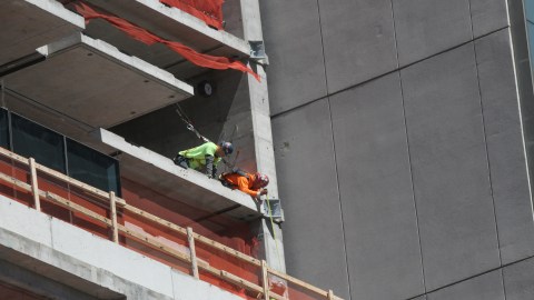 Según el informe, 30 trabajadores murieron en accidentes fatales en obras de construcción en 2023, la mayor cantidad en una década. /Archivo