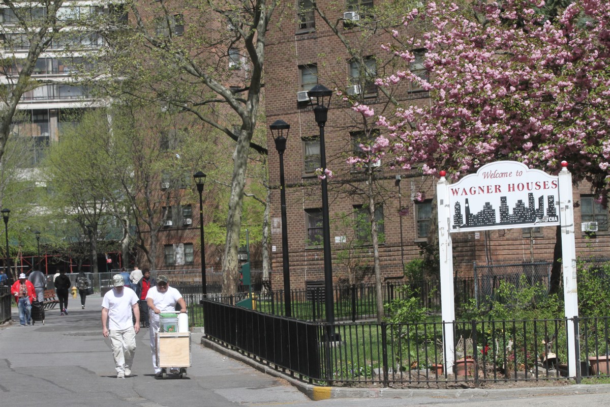 Hay más de 150,000 personas en lista de espera de apartamentos NYCHA y algunos han sido invadidos