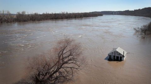 El aumento de la temperatura global causa un clima más extremo.