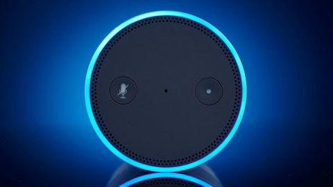 Empleados de Amazon escuchan lo que dicen a Alexa.