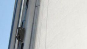 Mitsuhiro Iwamoto (i) celebró la hazaña con su ayudante Doug Smith.