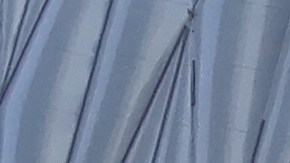 Carcasa inmensa movible de acero y vidrio de 37 metros de altura