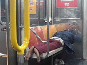 Se duplica la violencia en el Metro de Nueva York; sindicato policial admite que los pasajeros están “a su suerte”