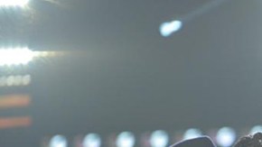 Luis Fonsi canta con su Team