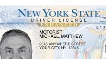 El 30 de octubre de 2017, el DMV del estado de Nueva York comenzó a emitir licencias, permisos y tarjetas de identificación de REAL ID.