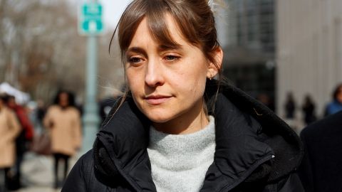 Allison Mack fue sentenciada a tres años de prisión por su participación en secta de tráfico sexual.