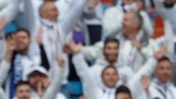 El jugador francés del Real Madrid Karim Benzema celebra su tercer gol anotado ante el Athletic Club de Bilbao.