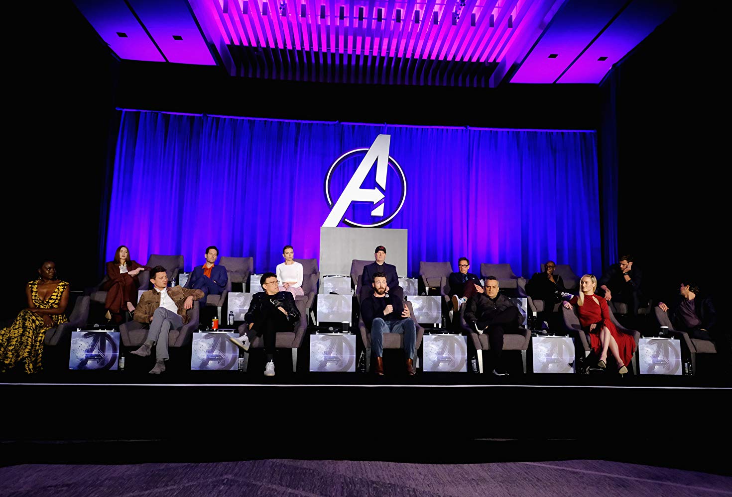 Chris Evans (centro) habla durante la conferencia de prensa de Avengers: Endgame. / Foto: Getty Images