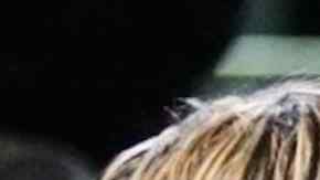 En la imagen de 2007 se observa a John Bishop bautizando a un congregante.