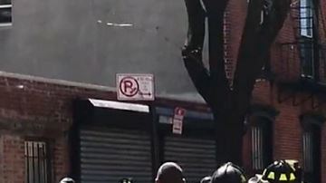 Un fuerte olor a gas se reportó después de mediodía en esta área de Brooklyn