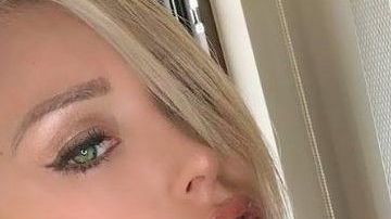 La modelo chilena Daniella Chávez, consumada americanista y ahora analista de boxeo.