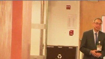 Michael Wright (derecha) junto al Dr. Chang