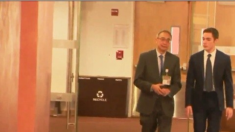 Michael Wright (derecha) junto al Dr. Chang