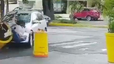 La víctima tenía tres órdenes de protección contra su marido .