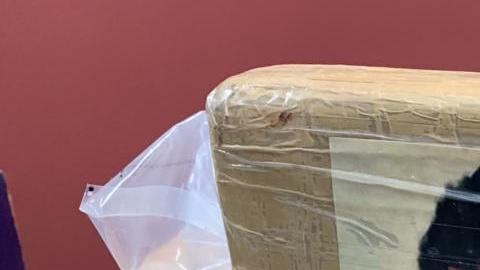 Los paquetes de heroína / fentanilo identificados con la foto de Pablo Escobar.