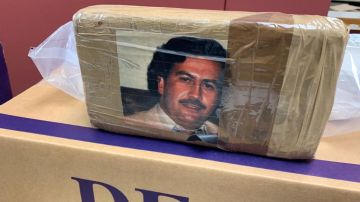 Los paquetes de heroína / fentanilo identificados con la foto de Pablo Escobar.