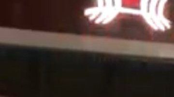 Gerardo Velázquez fue agredido con un vaso de "cerveza" en plena transmisión