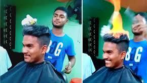 La curiosa forma de cortar el cabello de este barbero.